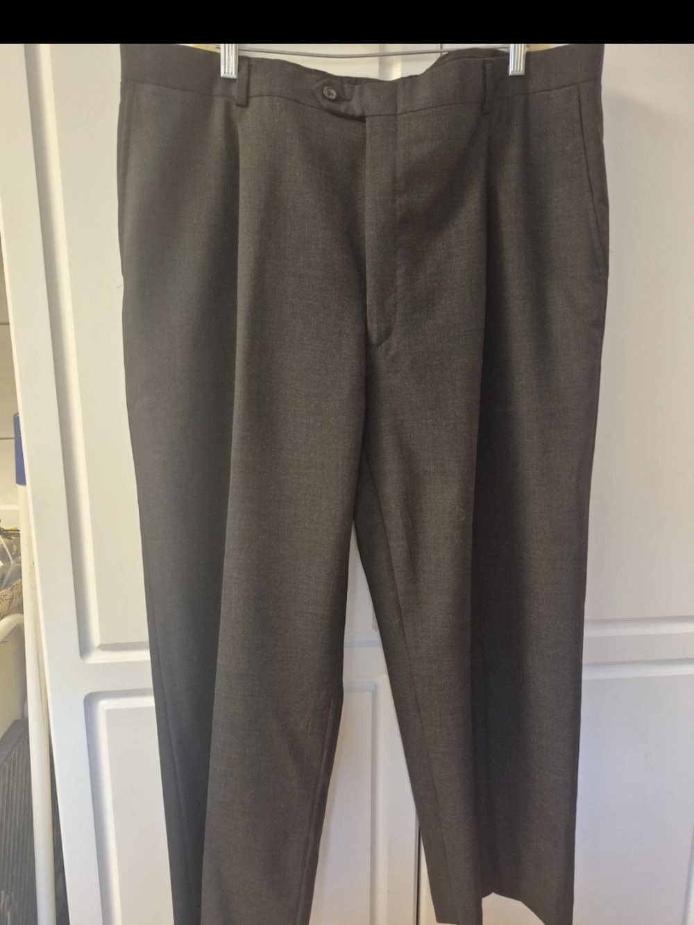 HSM Travelor Men's Dress Pants 40x29 Dark Grey, pleated, with a small buttoned i